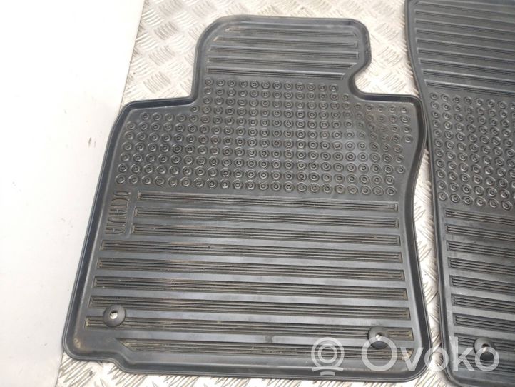 Skoda Octavia Mk2 (1Z) Set di tappetini per auto 1Z1862451