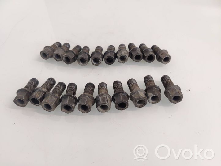 Volkswagen Caddy Nuts/bolts 