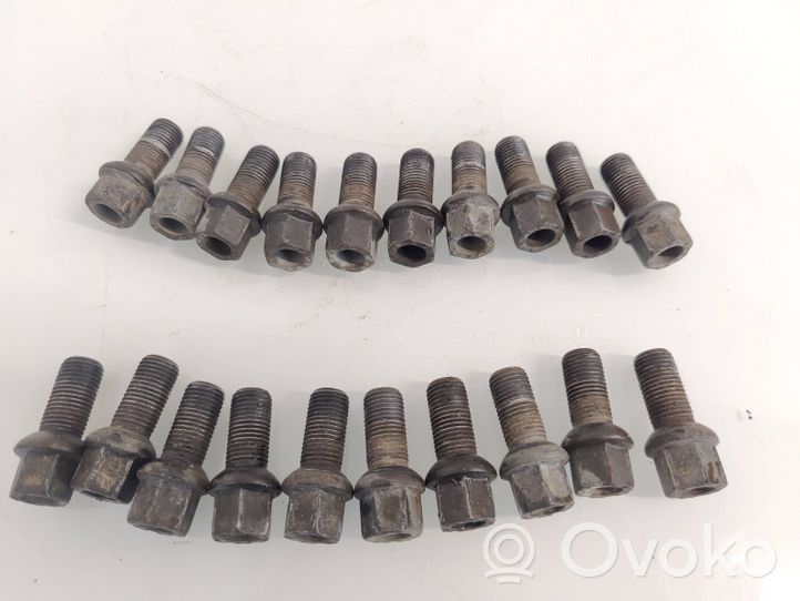 Volkswagen Caddy Nuts/bolts 