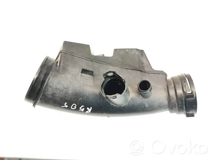 BMW 5 G30 G31 Parte del condotto di aspirazione dell'aria 8663614