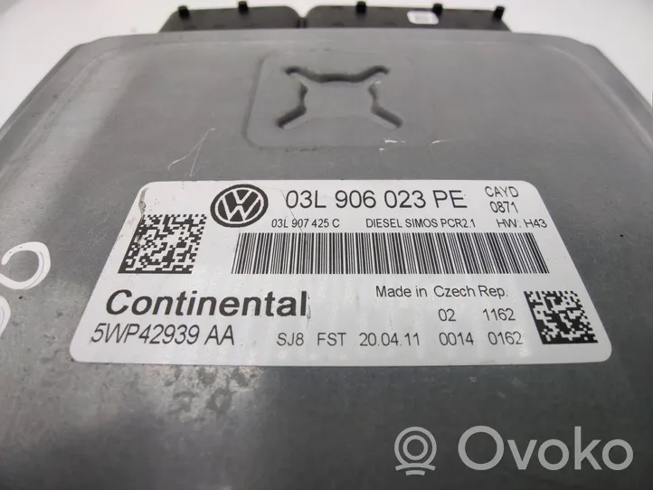Volkswagen Caddy Dzinēja vadības bloks 03L906023PE