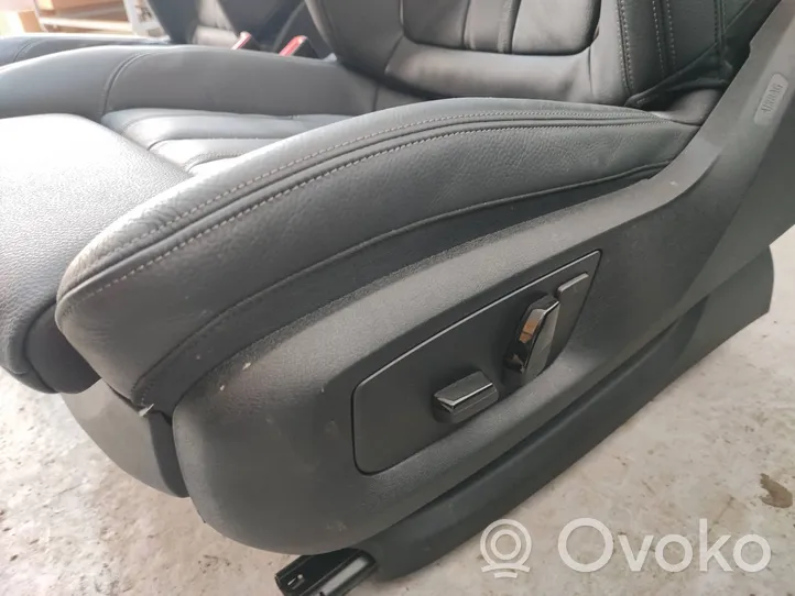 BMW 5 G30 G31 Set di rivestimento sedili e portiere 