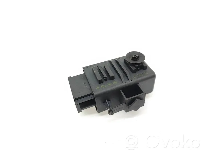 Volkswagen Transporter - Caravelle T5 Seat heating relay 1K0959772