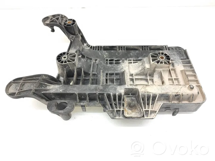 Volkswagen Caddy Boîte de batterie 1K0915333B