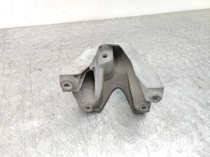 Volkswagen Transporter - Caravelle T5 Engine mounting bracket 7E0199370