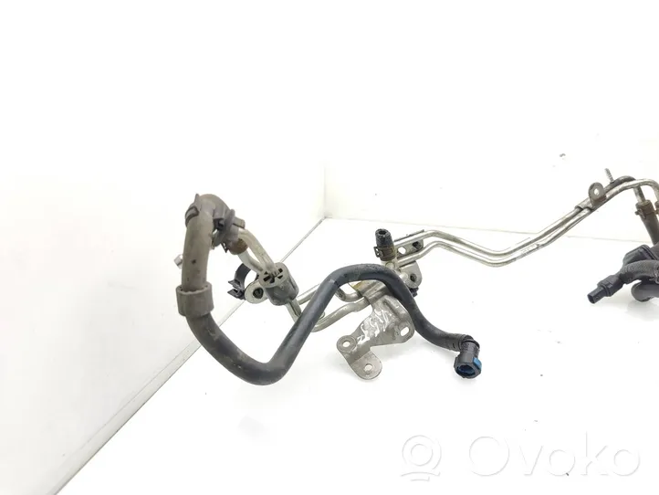 Volkswagen Transporter - Caravelle T5 Tuyau d'alimentation conduite de carburant 03L130308D