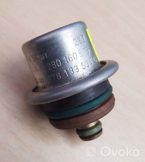 Audi A4 S4 B5 8D Regulator ciśnienia paliwa 078133534C