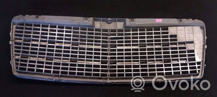 Mercedes-Benz E W210 Grille de calandre avant 2108880023