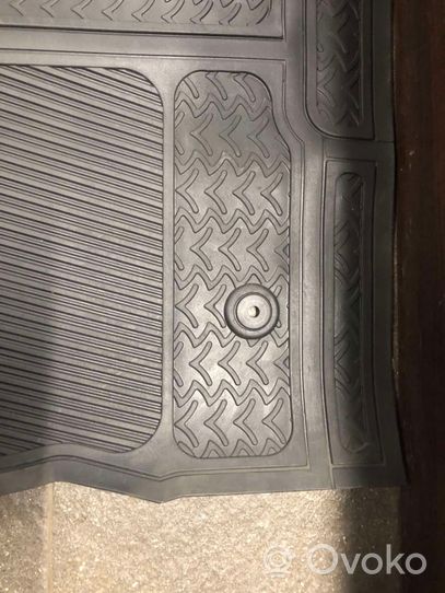 Iveco Daily 35 - 40.10 Tapis de sol avant 504056770