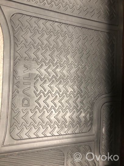 Iveco Daily 35 - 40.10 Tapis de sol avant 504056770