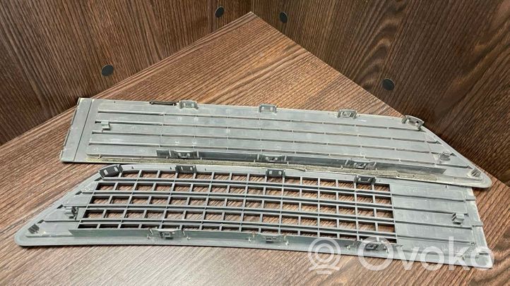 Mercedes-Benz Sprinter W906 Grille calandre de capot 9068360918