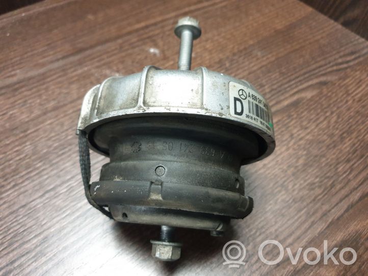 Mercedes-Benz Vito Viano W639 Supporto di montaggio del motore A6392410413