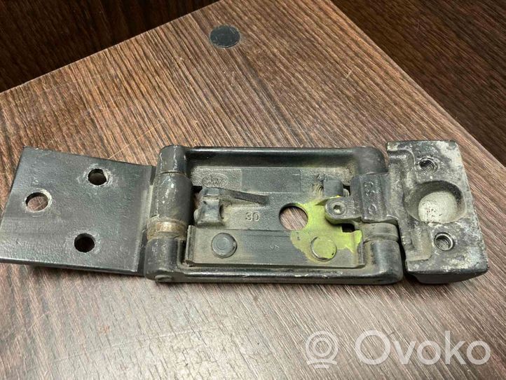 Mercedes-Benz Sprinter W901 W902 W903 W904 Loading door lower hinge 9017400837