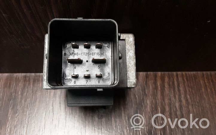 Opel Movano B Glow plug pre-heat relay 110678071R