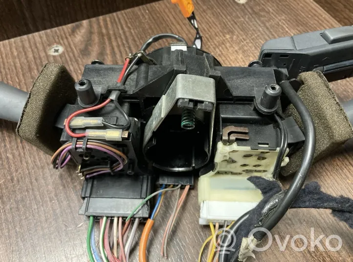 Renault Laguna I Interruptor/palanca de limpiador de luz de giro 7700424173