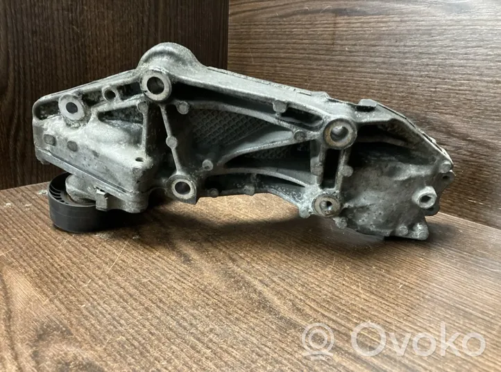 Opel Movano B Supporto del generatore/alternatore 117103703R