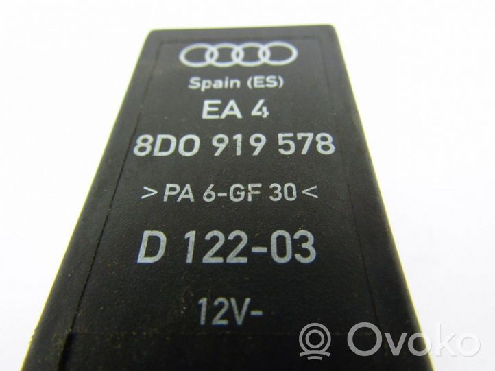 Audi A4 S4 B5 8D Inne przekaźniki 