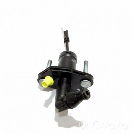 Opel Insignia A Clutch slave cylinder 