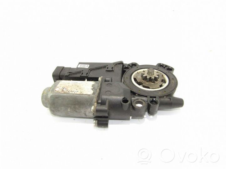 Opel Meriva A Front door window regulator motor 