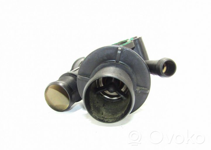 Ford Kuga II Boîtier de thermostat 