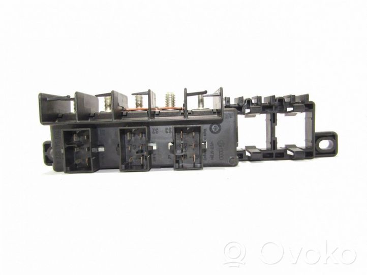 Audi A4 S4 B5 8D Module de fusibles 