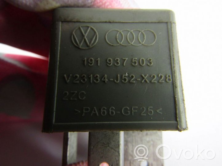 Audi A6 S6 C5 4B Hehkutulpan esikuumennuksen rele 