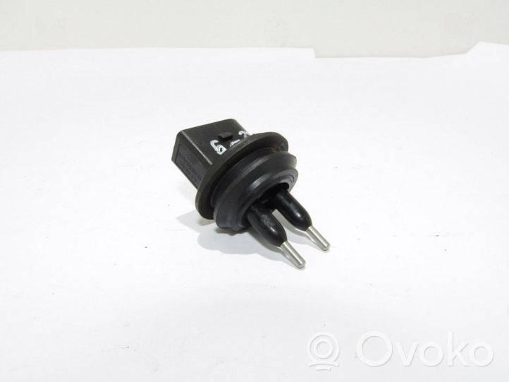 Volkswagen PASSAT B5.5 Windshield washer fluid level sensor 