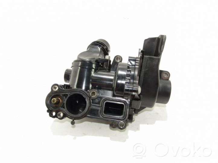 Audi A4 S4 B8 8K Alloggiamento termostato 