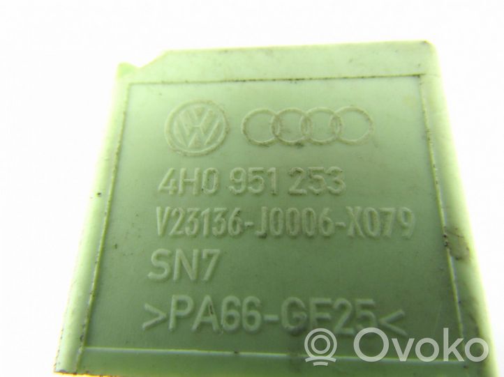 Audi A6 S6 C6 4F Fuel pump relay 