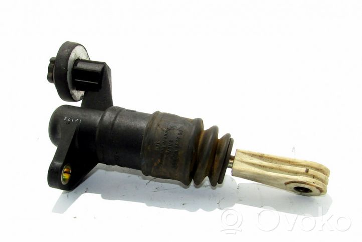 Audi A4 S4 B5 8D Główny cylinder sprzęgła 