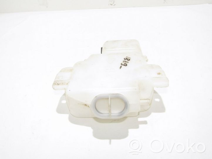 Mitsubishi Pajero Windshield washer fluid reservoir/tank 