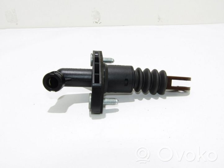 Suzuki Grand Vitara I Clutch slave cylinder 