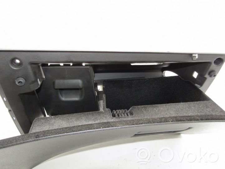 Opel Zafira C Glove box 