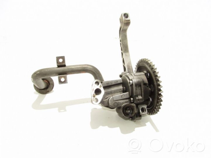 Volkswagen Touareg I Oil pump 