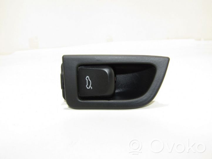 Audi A5 8T 8F Przełącznik / Przycisk otwierania klapy bagażnika 