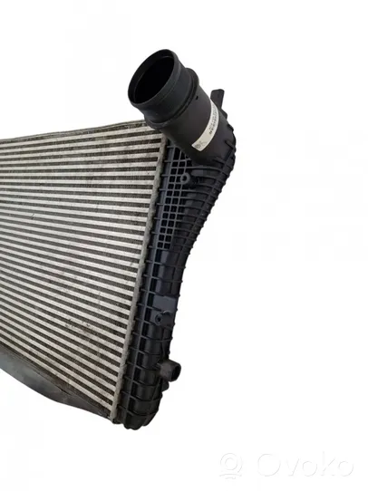 Volkswagen PASSAT B7 Chłodnica powietrza doładowującego / Intercooler 