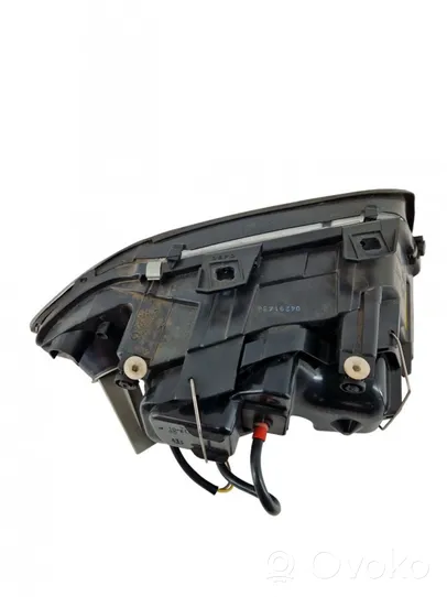 Audi A6 S6 C5 4B Lampa przednia 