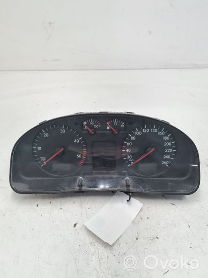 Volkswagen PASSAT B5 Speedometer (instrument cluster) 3B0920822A