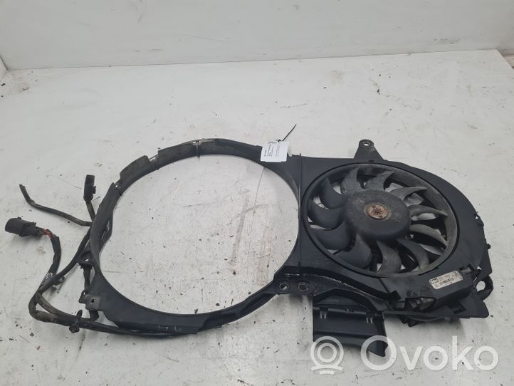 Audi A4 S4 B6 8E 8H Ventilatore di raffreddamento elettrico del radiatore 8E0121205B