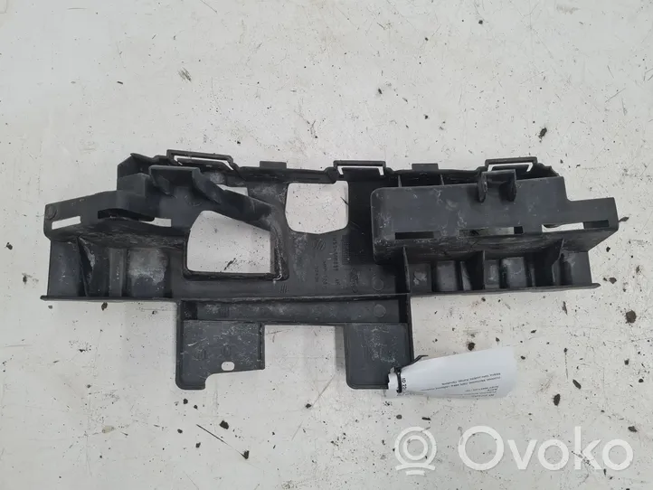 Ford C-MAX I Front bumper mounting bracket 3M5117E857