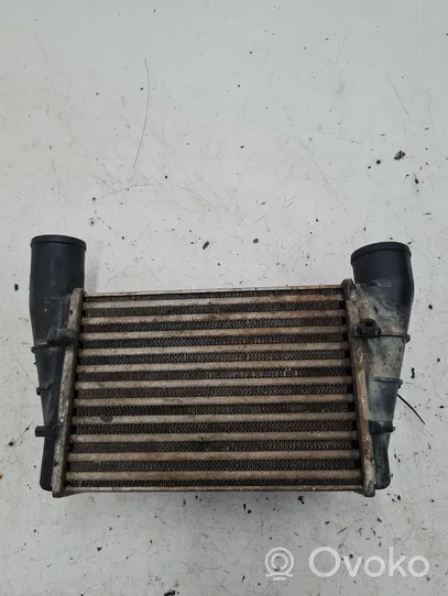 Volkswagen PASSAT B5 Chłodnica powietrza doładowującego / Intercooler 058145805A