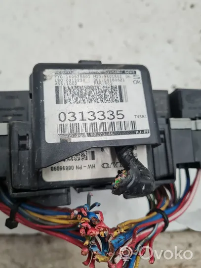 Volvo S60 Fuse module 08679899