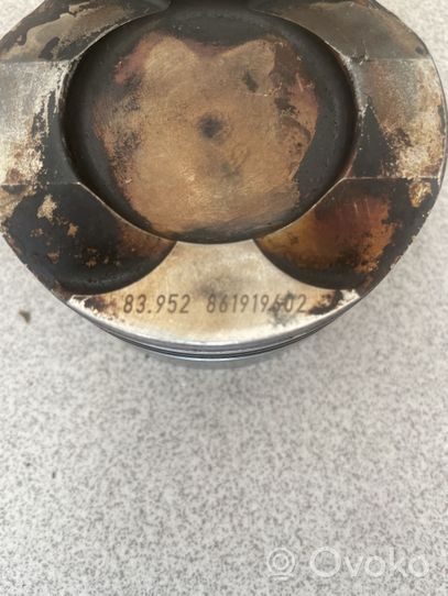 BMW 1 F20 F21 Piston 11258619196