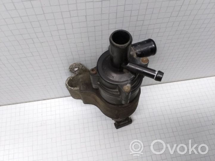 Mercedes-Benz E W124 Pompe de circulation d'eau A2108300114