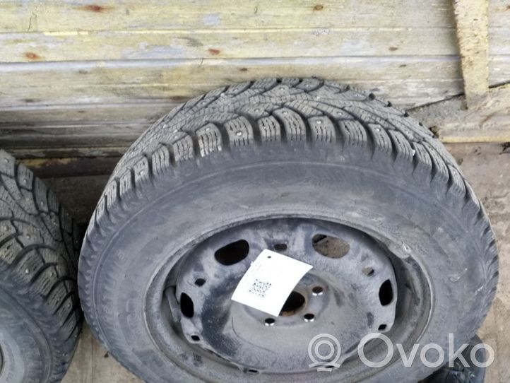 Volkswagen Polo IV 9N3 R14 winter/snow tires with studs 17565R14