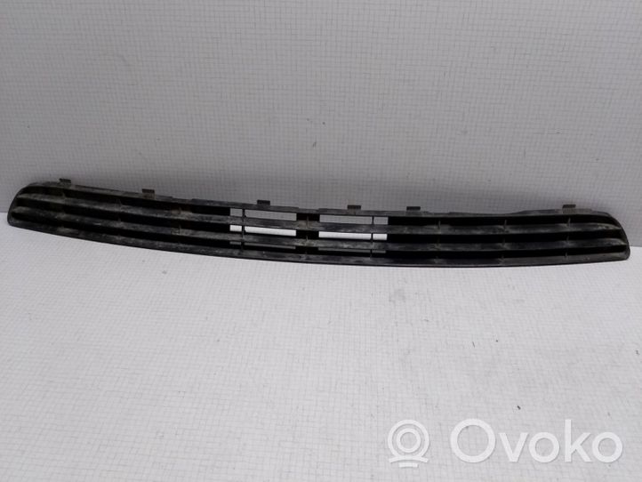 Audi 80 90 B3 Mascherina inferiore del paraurti anteriore 893853667