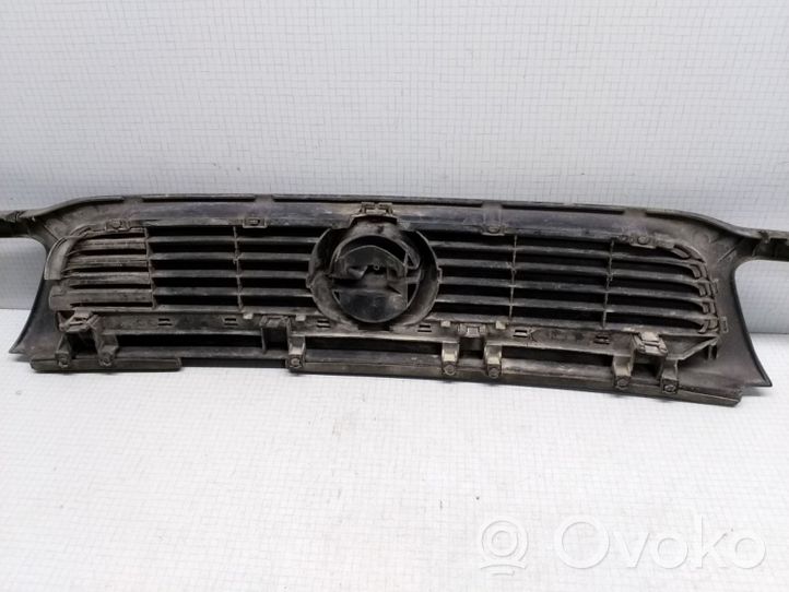 Opel Astra F Rejilla superior del radiador del parachoques delantero 90452416