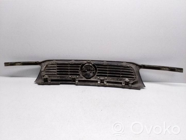 Opel Astra F Rejilla superior del radiador del parachoques delantero 90452416