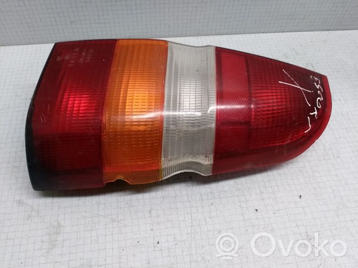 Ford Escort Lampa tylna 27304128D