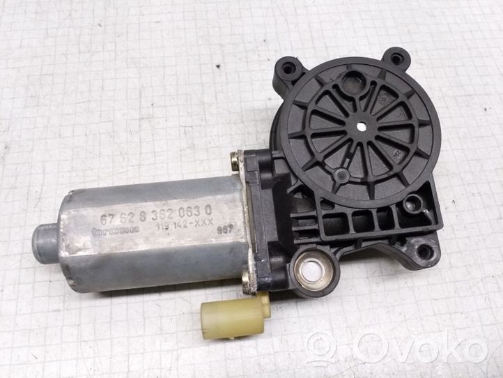 BMW 3 E46 Front door window regulator motor 676283620630